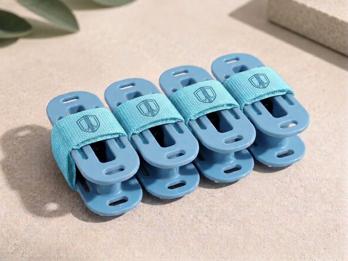 A pack of four Shiryon Tzitzit clips, Thin size for strings up to 50 cm